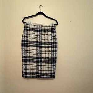 Talbots Black and White Plaid Pencil Skirt
Talbots 
Size :6  BRAND NEW